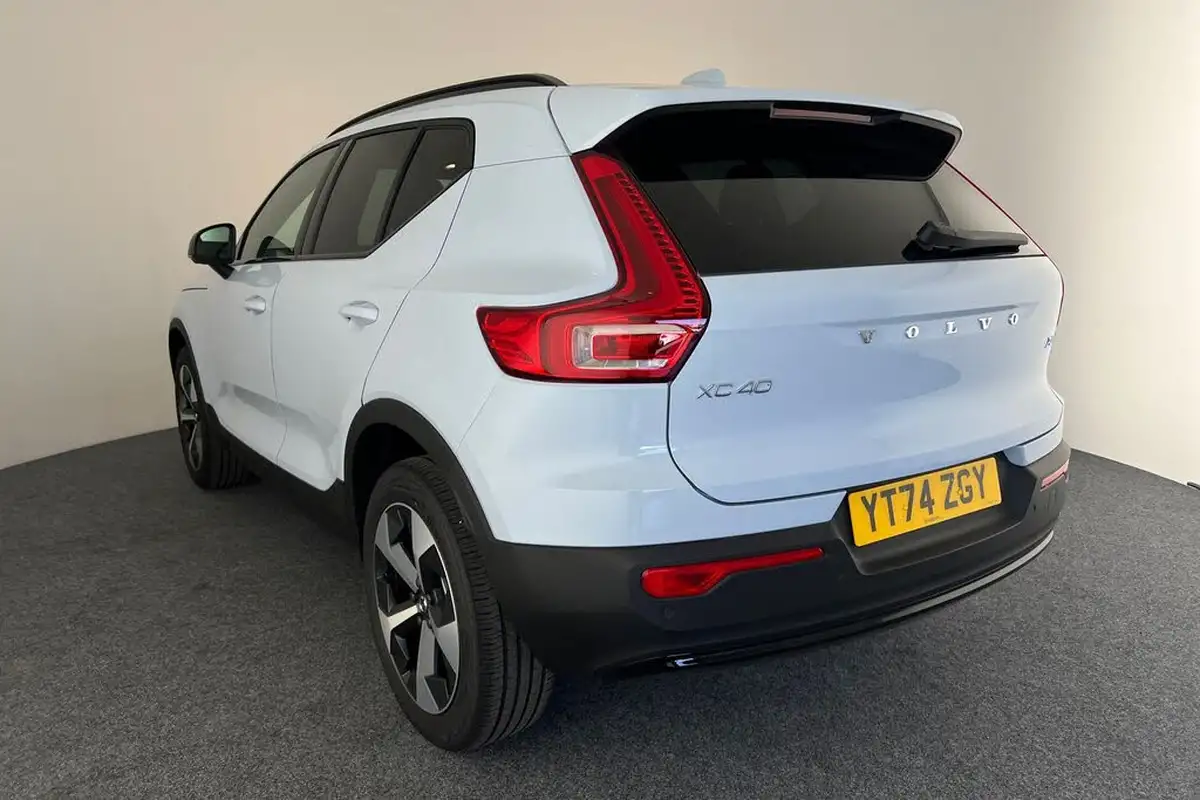2024-volvo-xc40-big-22