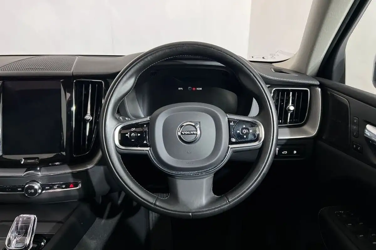 2020-volvo-xc60-20-t8-inscription-299bhp-4x4-ss-big-14