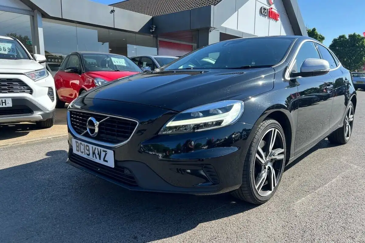 2019-volvo-v40-20-t3-r-design-edition-big-37