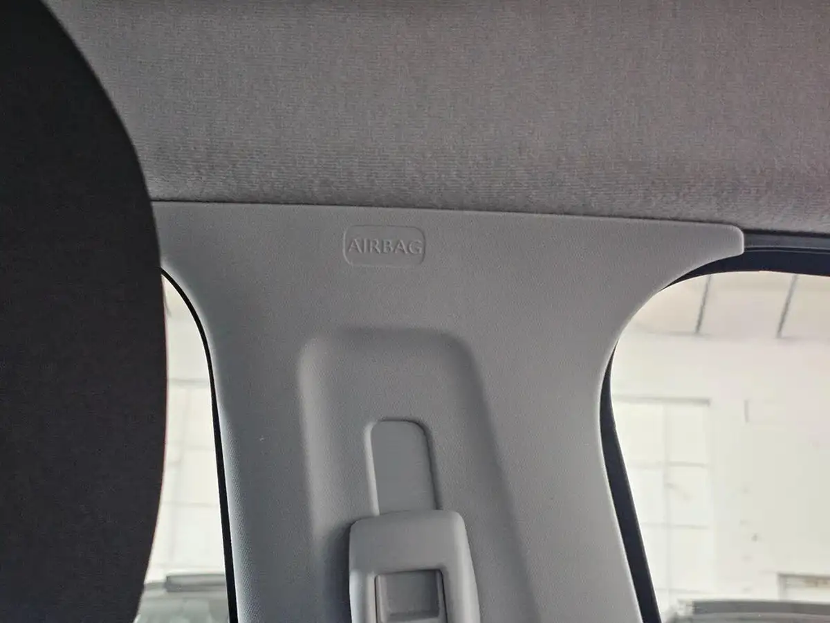 2015-peugeot-208-10-access-5d-big-75