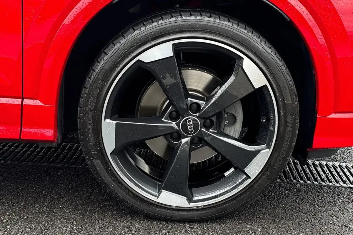 2021-audi-q2-10-30-tfsi-black-edition-big-10