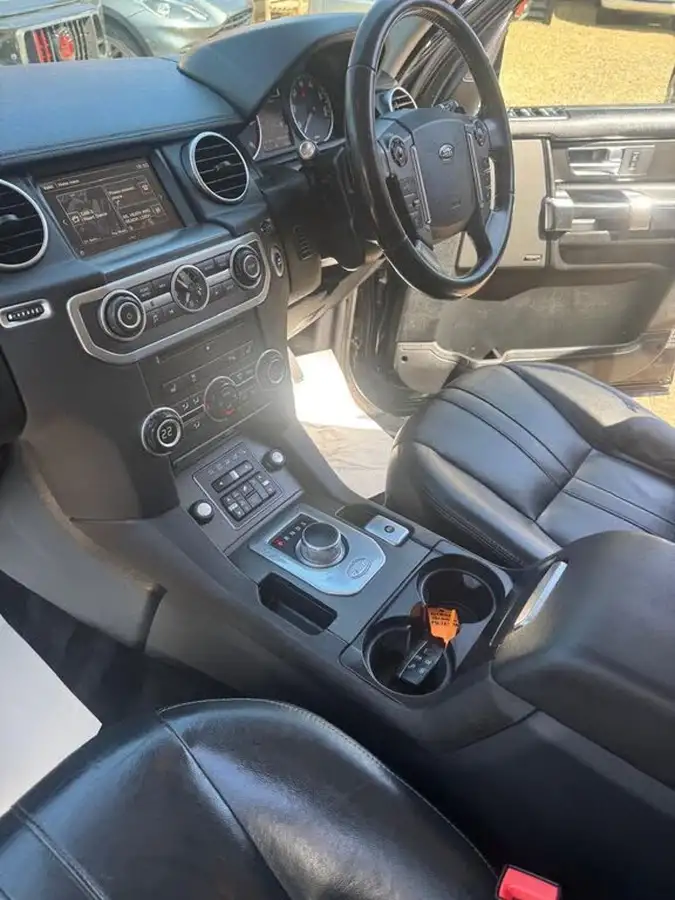 2016-land-rover-discovery-4-30-sd-v6-graphite-big-14