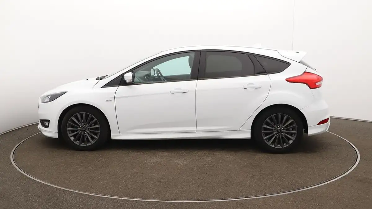 2018-ford-focus-10t-st-line-140ps-hatchback-big-63