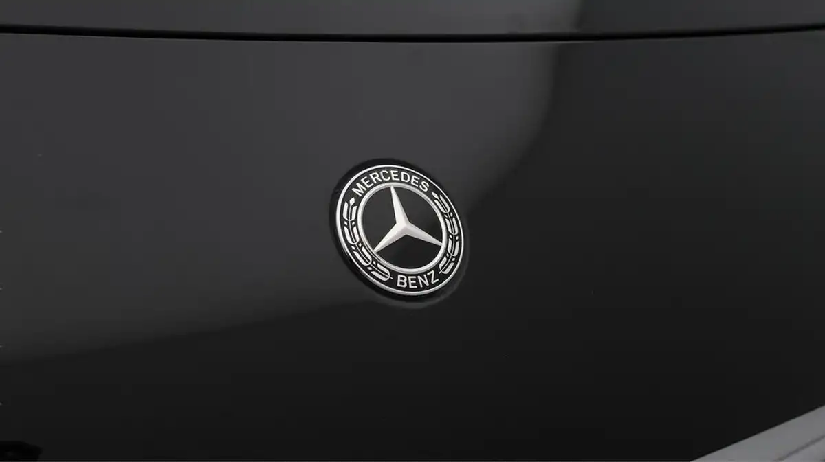 2020-mercedes-benz-a-class-20d-a200d-amg-line-premium-saloon-4d-big-21