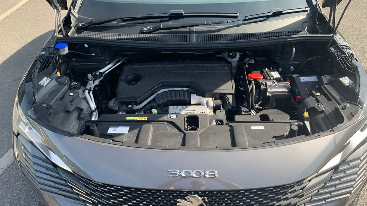 2024-peugeot-3008-suv-12-puretech-gt-136ps-hybrid-e-dsc6-big-17
