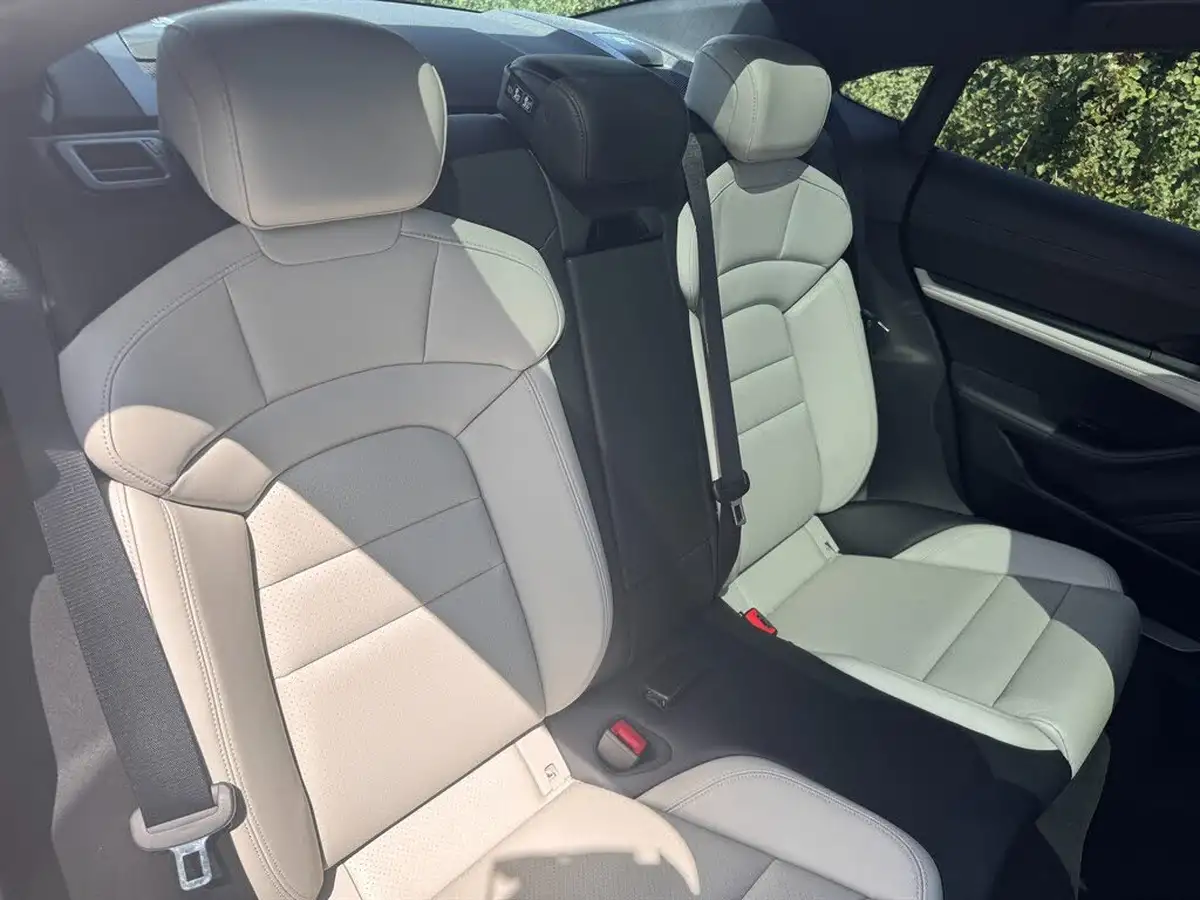 2020-porsche-taycan-e-4s-571ps-performance-battery-plus-big-12