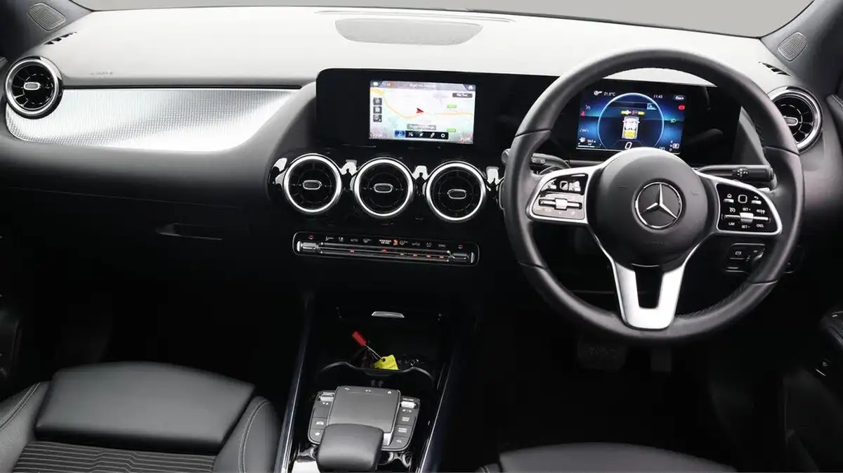 2021-mercedes-benz-gla-class-20d-gla-200d-sport-big-13