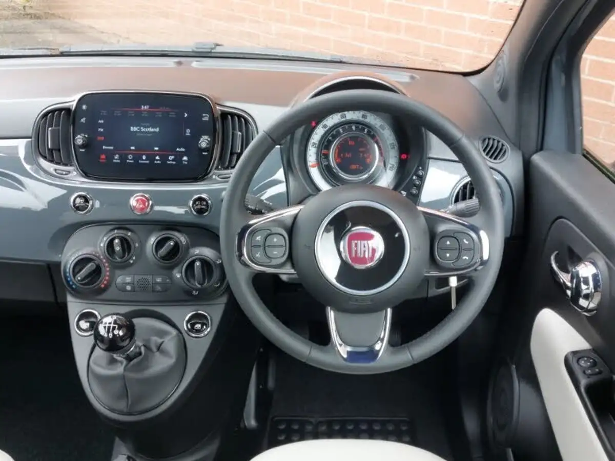 2021-fiat-500c-10-dolcevita-big-6