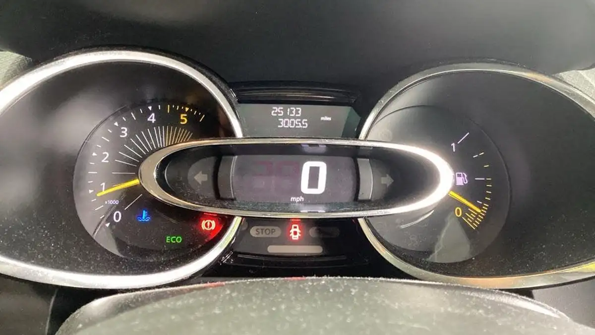 2014-renault-clio-15dci-dynamique-s-medianavss-big-4