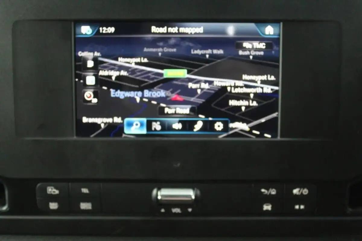 2021-mercedes-benz-sprinter-big-48
