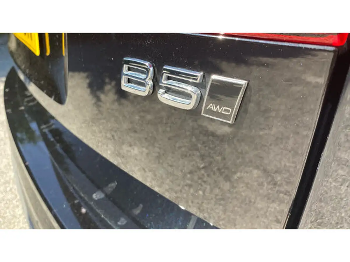 2024-volvo-xc60-20-b5-ultra-dark-big-38