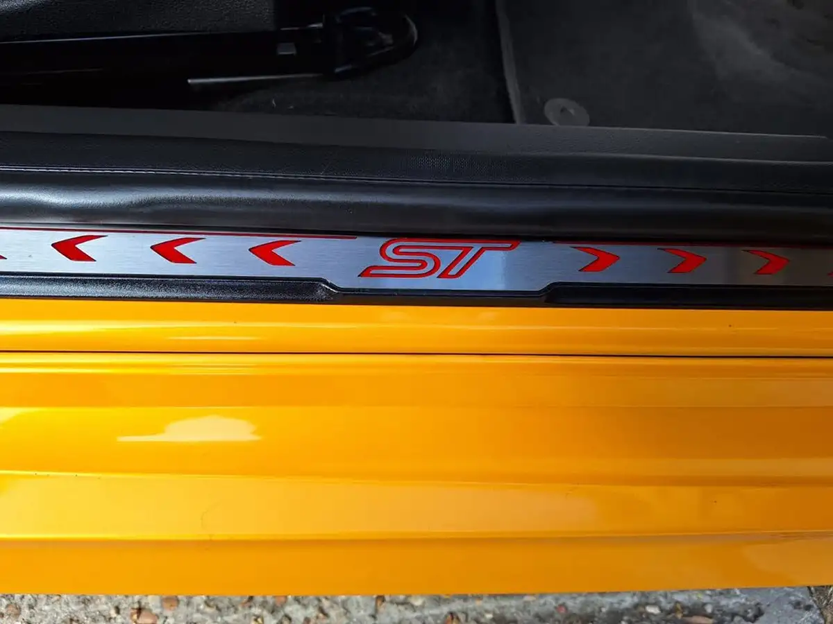 2015-ford-focus-20-st3-t-hatchback-big-12