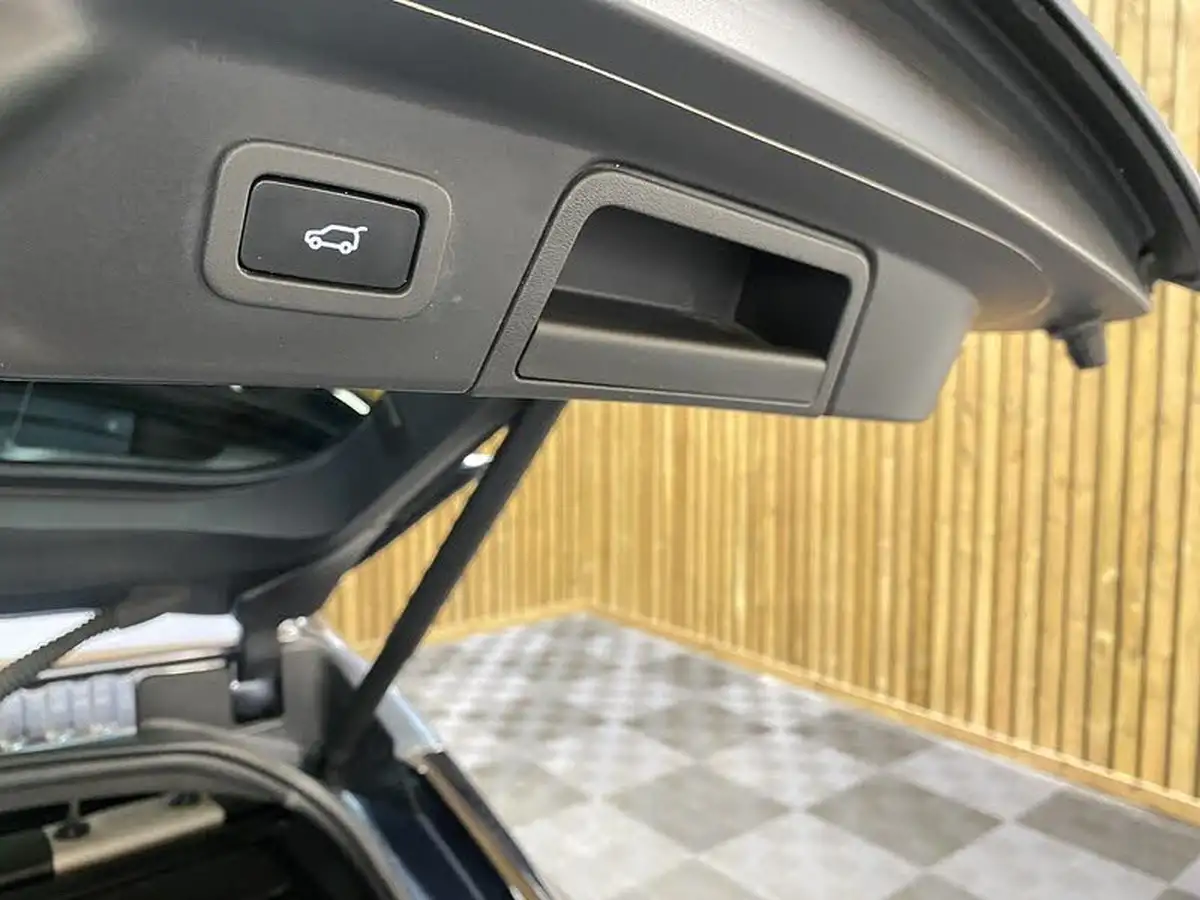 2018-land-rover-range-rover-velar-20-d240-r-dynamic-hse-big-78