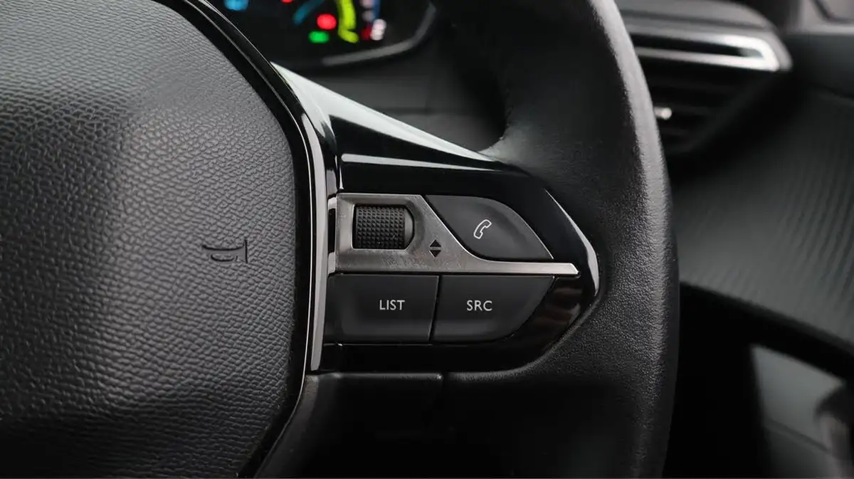 2021-peugeot-2008-suv-e-active-premium-big-26
