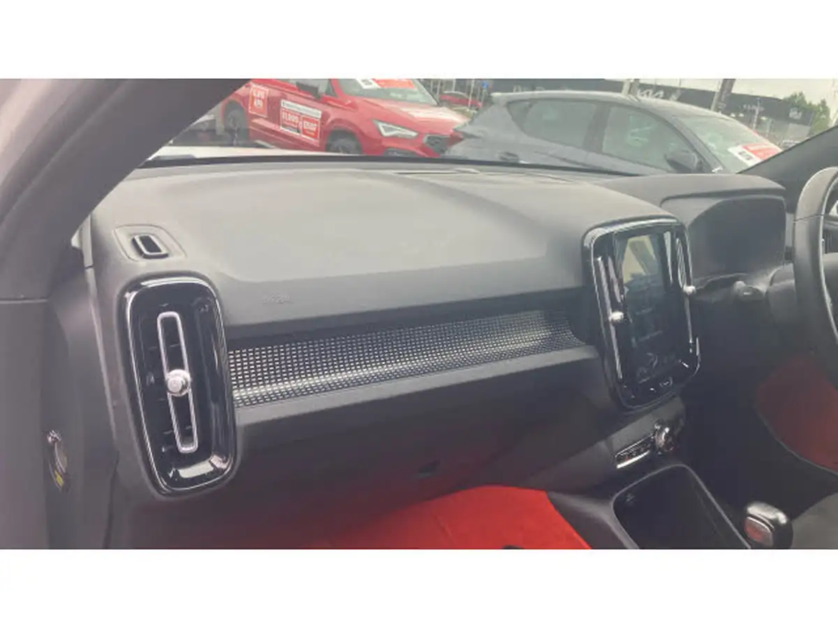 2018-volvo-xc40-15-t3-r-design-pro-big-29