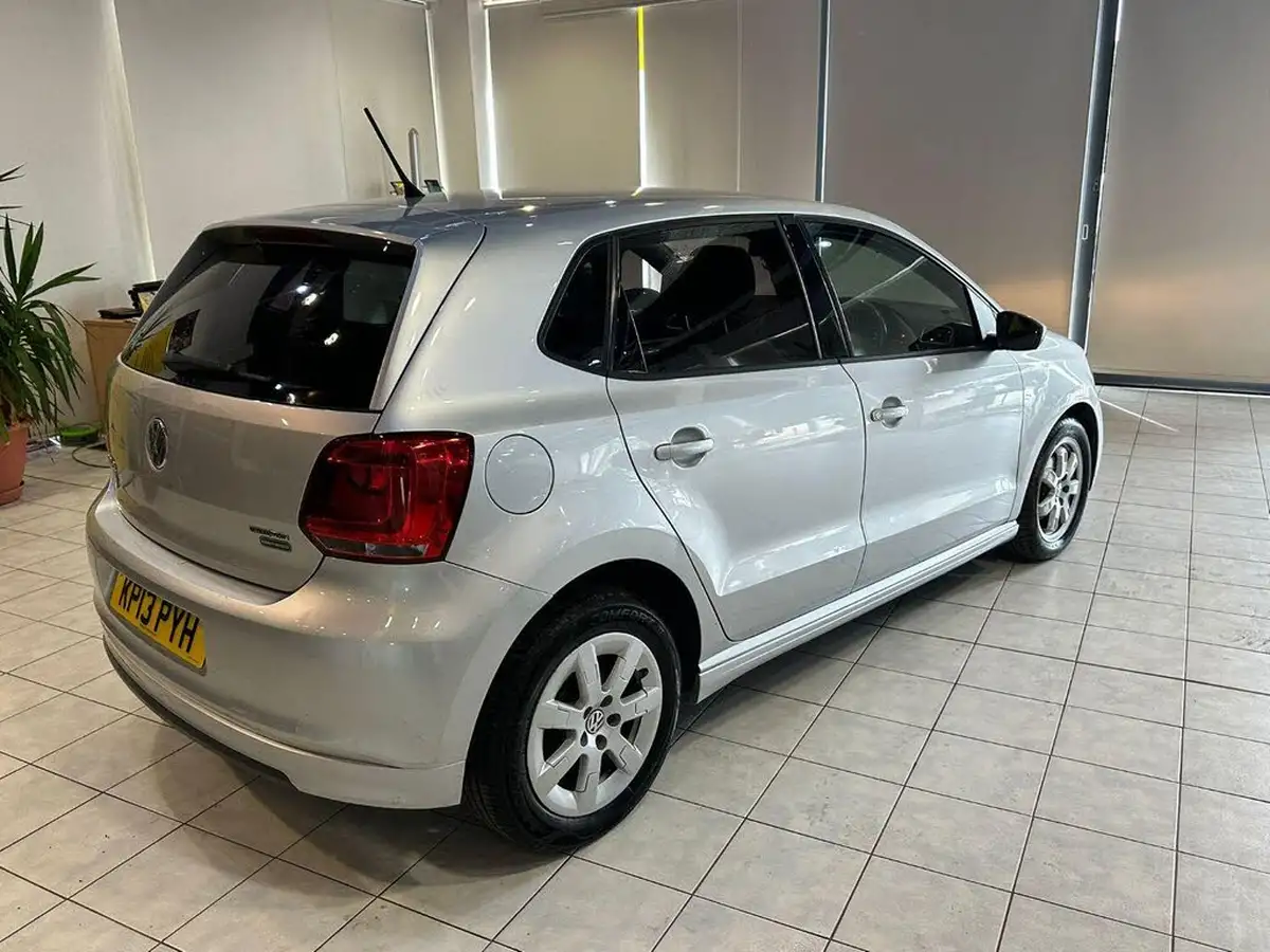 2013-volkswagen-polo-12td-blue-motion-bluemotion-tech-5d-big-10