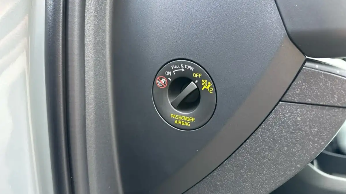 2025-volvo-ex30-e-single-motor-ultra-big-37