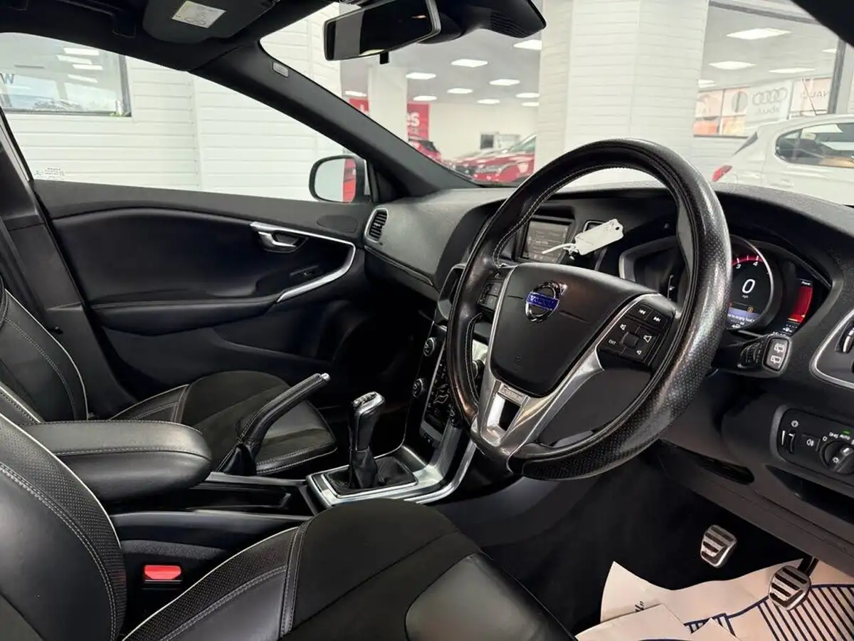 2016-volvo-v40-20-t2-r-design-big-22