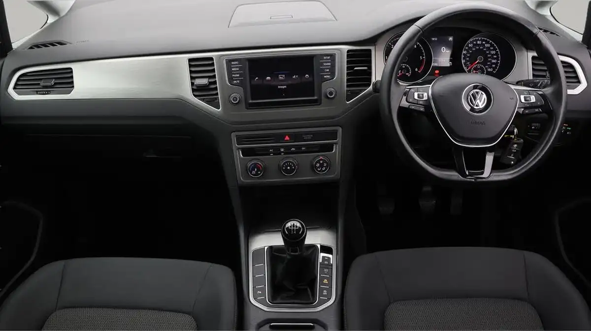 2017-volkswagen-golf-sv-16tdi-se-110ps-bmtss-big-13