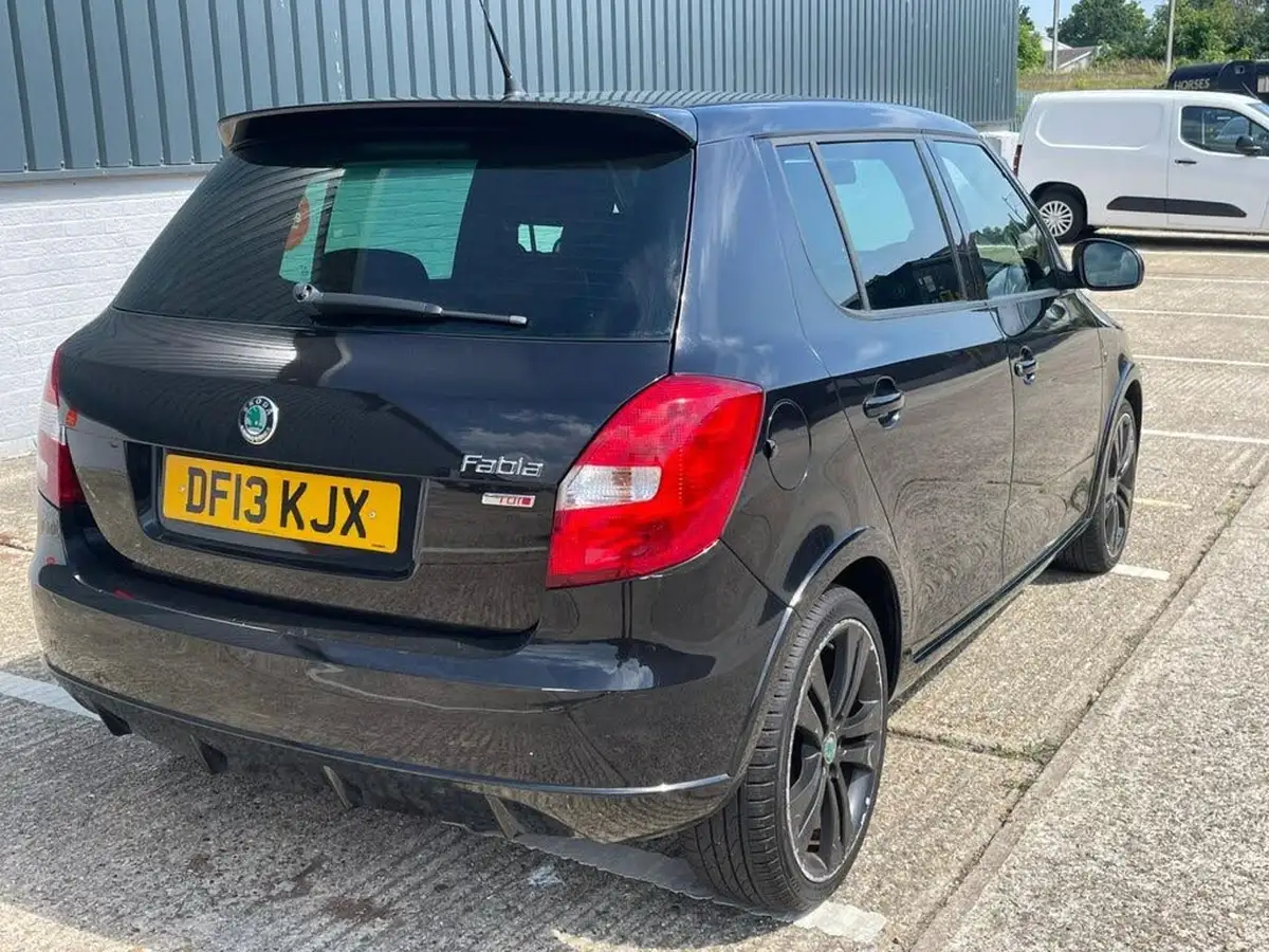 2013-skoda-fabia-16td-monte-carlo-big-55