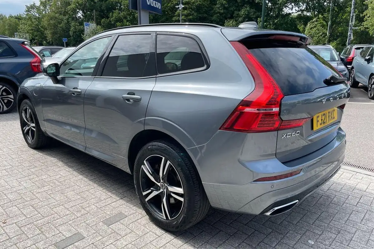2021-volvo-xc60-20-t6-r-design-340bhp-big-8
