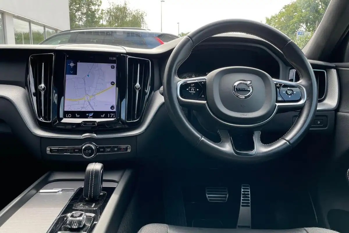 2021-volvo-xc60-20-t6-r-design-340bhp-big-32