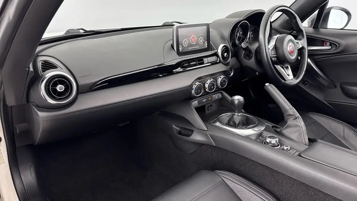 2018-fiat-124-14-multiair-124-spider-s-design-big-17