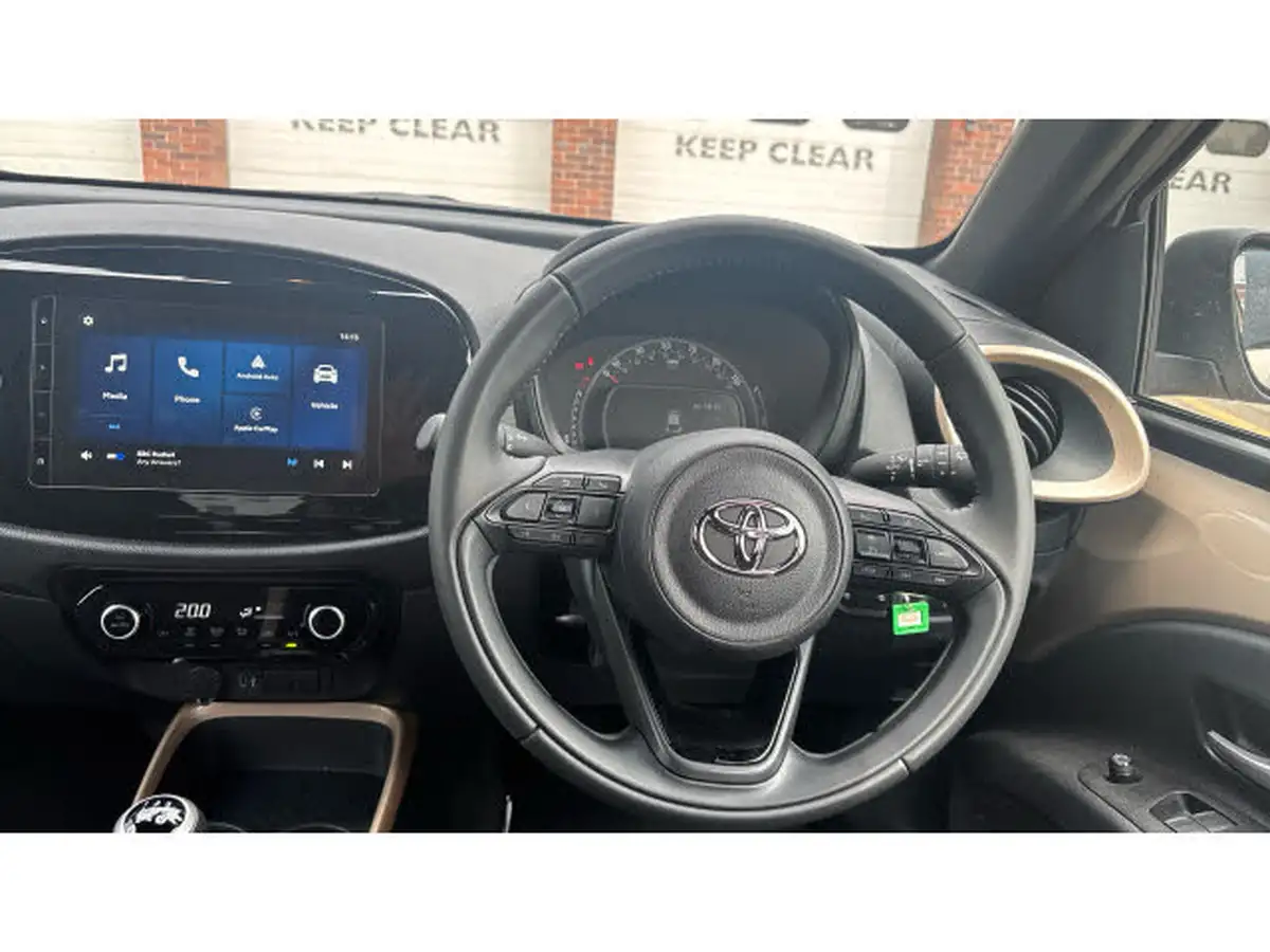 2024-toyota-aygo-x-10-vvt-i-edge-big-7