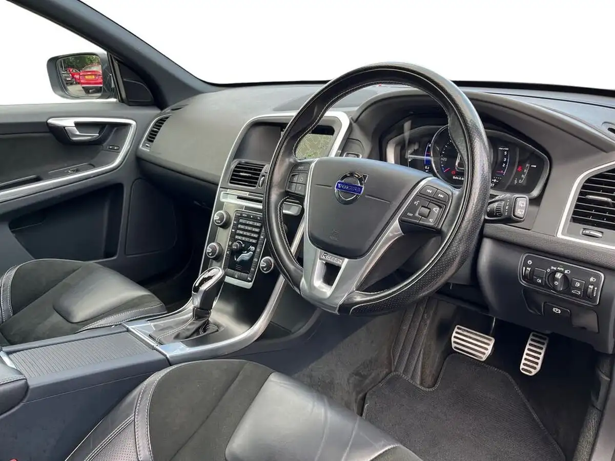 2016-volvo-xc60-20td-d4-r-design-nav-geartronic-big-4