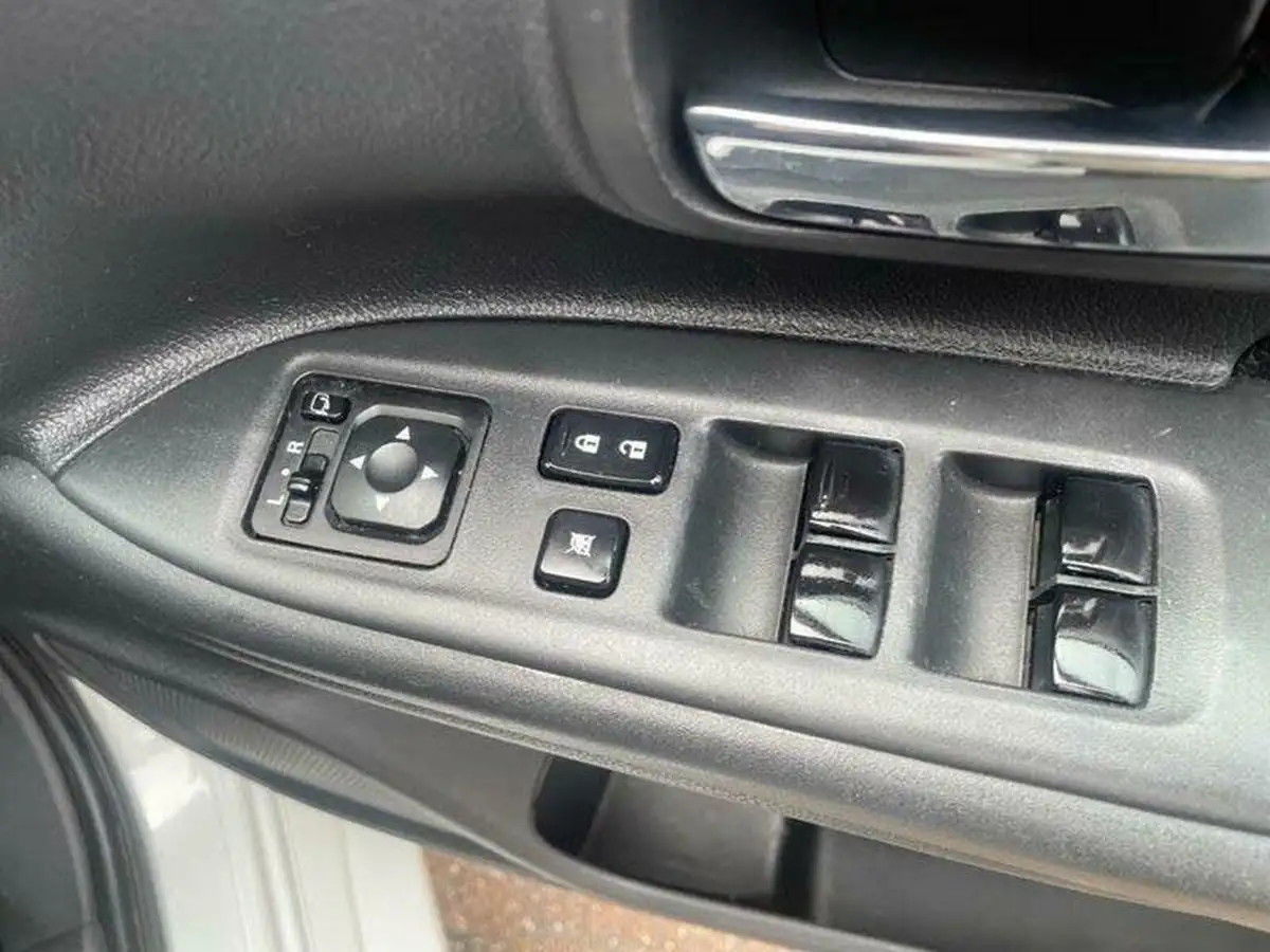 2015-mitsubishi-outlander-20-gx3h-phev-5st-big-16