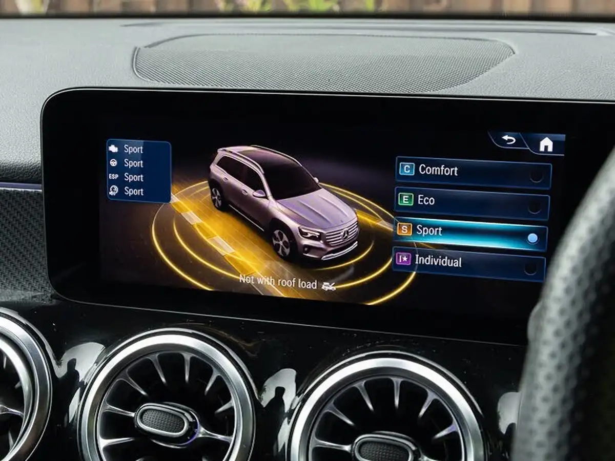 2024-mercedes-benz-glb-class-13-glb200-amg-line-executive-big-15