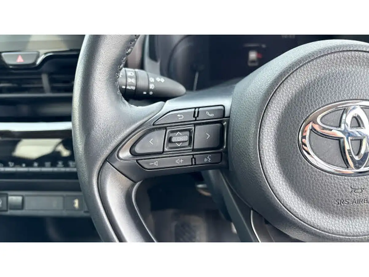 2022-toyota-yaris-cross-15-vvt-i-excel-big-16