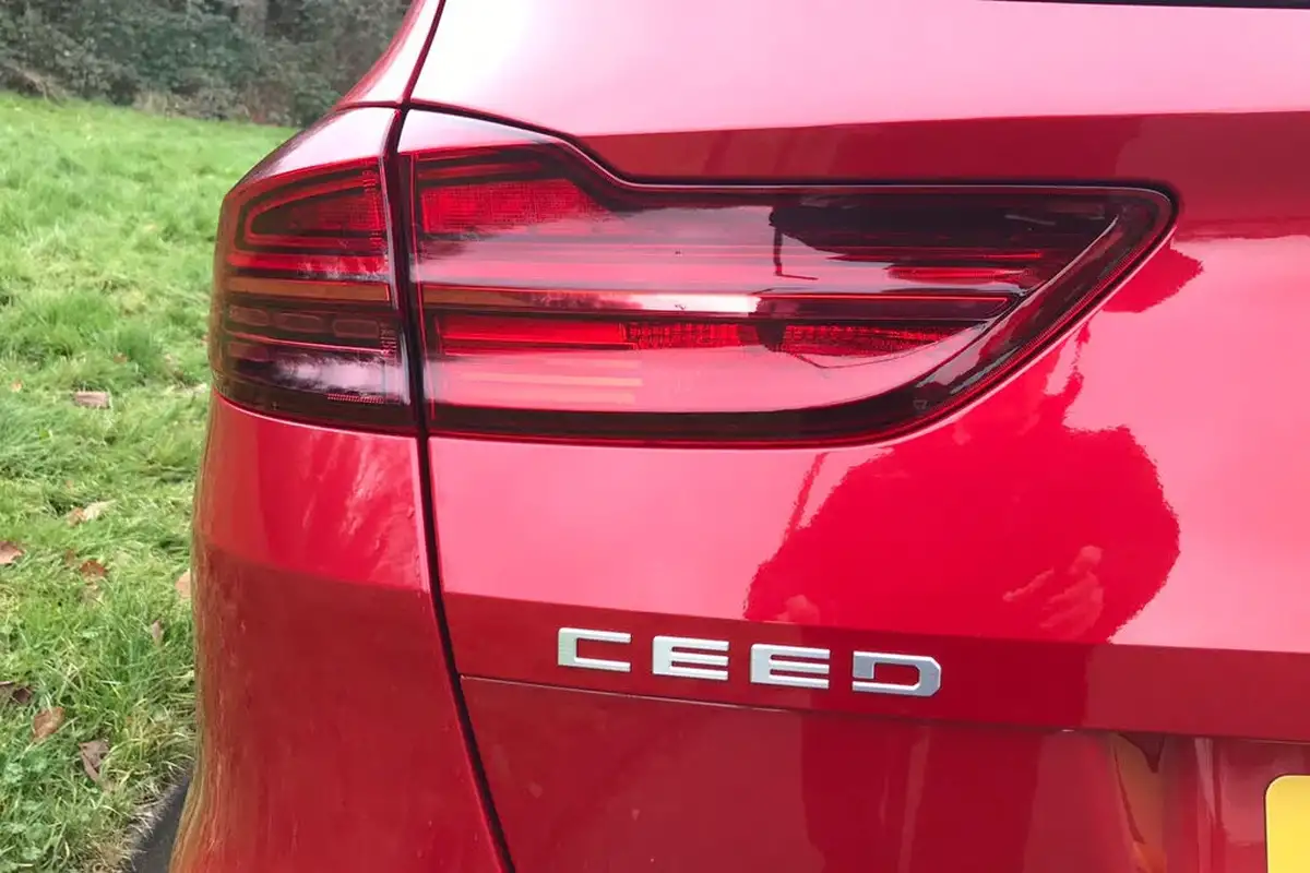 2025-kia-ceed-15-t-gdi-3-sportswagon-dct-big-27