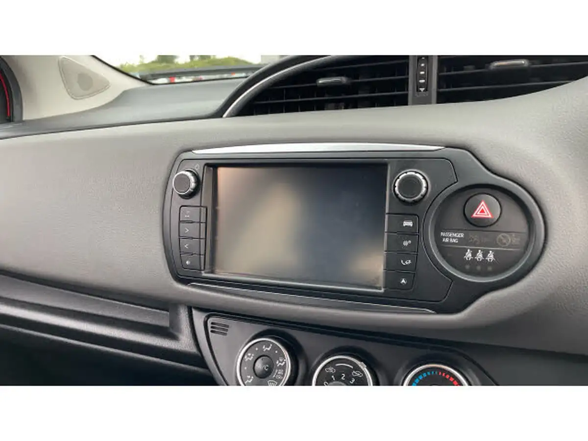 2016-toyota-yaris-133-icon-vvt-i-5d-big-11