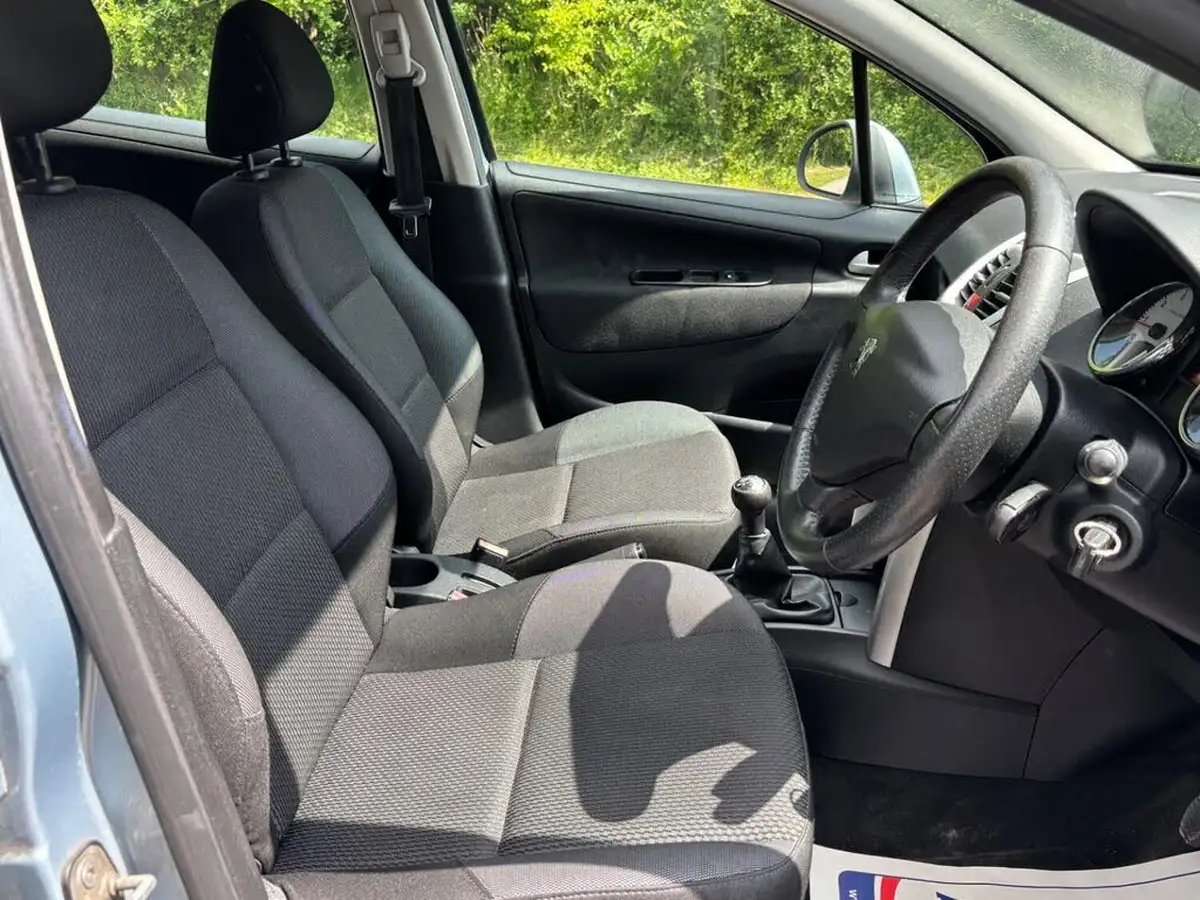 2011-peugeot-207-14-active-75-5d-1360cc-big-22