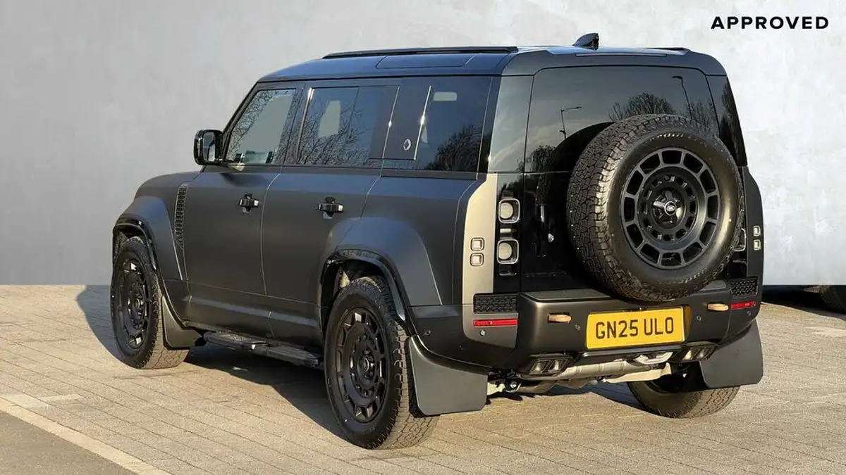 2025-land-rover-110-defender-44-p635-octa-edition-one-big-1