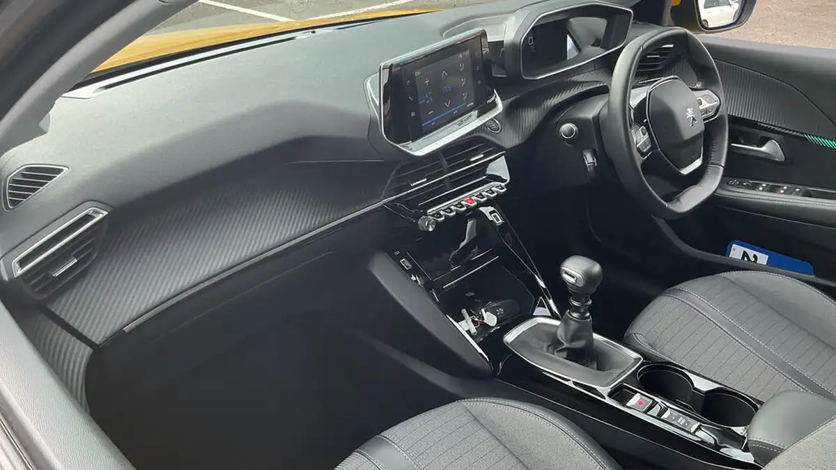 2021-peugeot-208-12-puretech-allure-premium-100bhp-big-11
