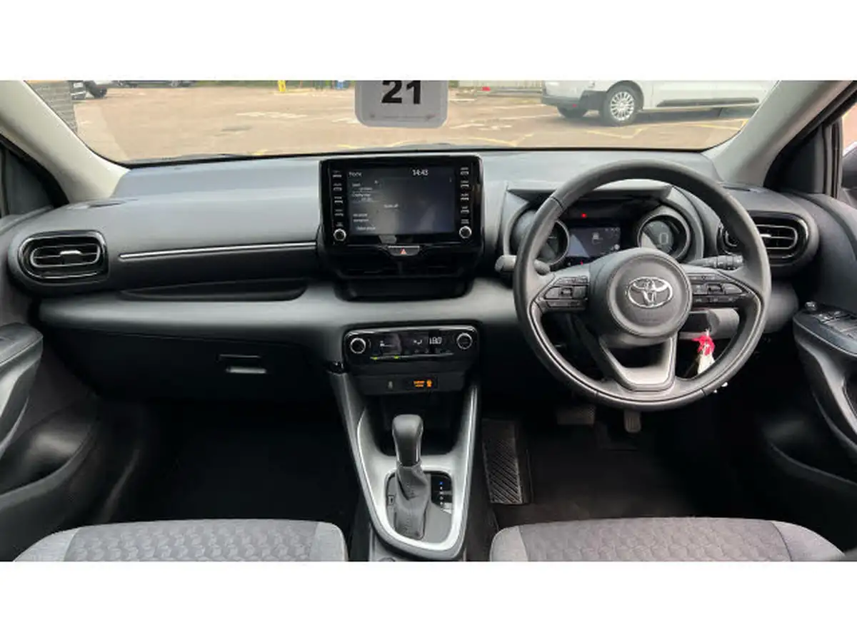 2023-toyota-yaris-15-vvt-i-design-big-4