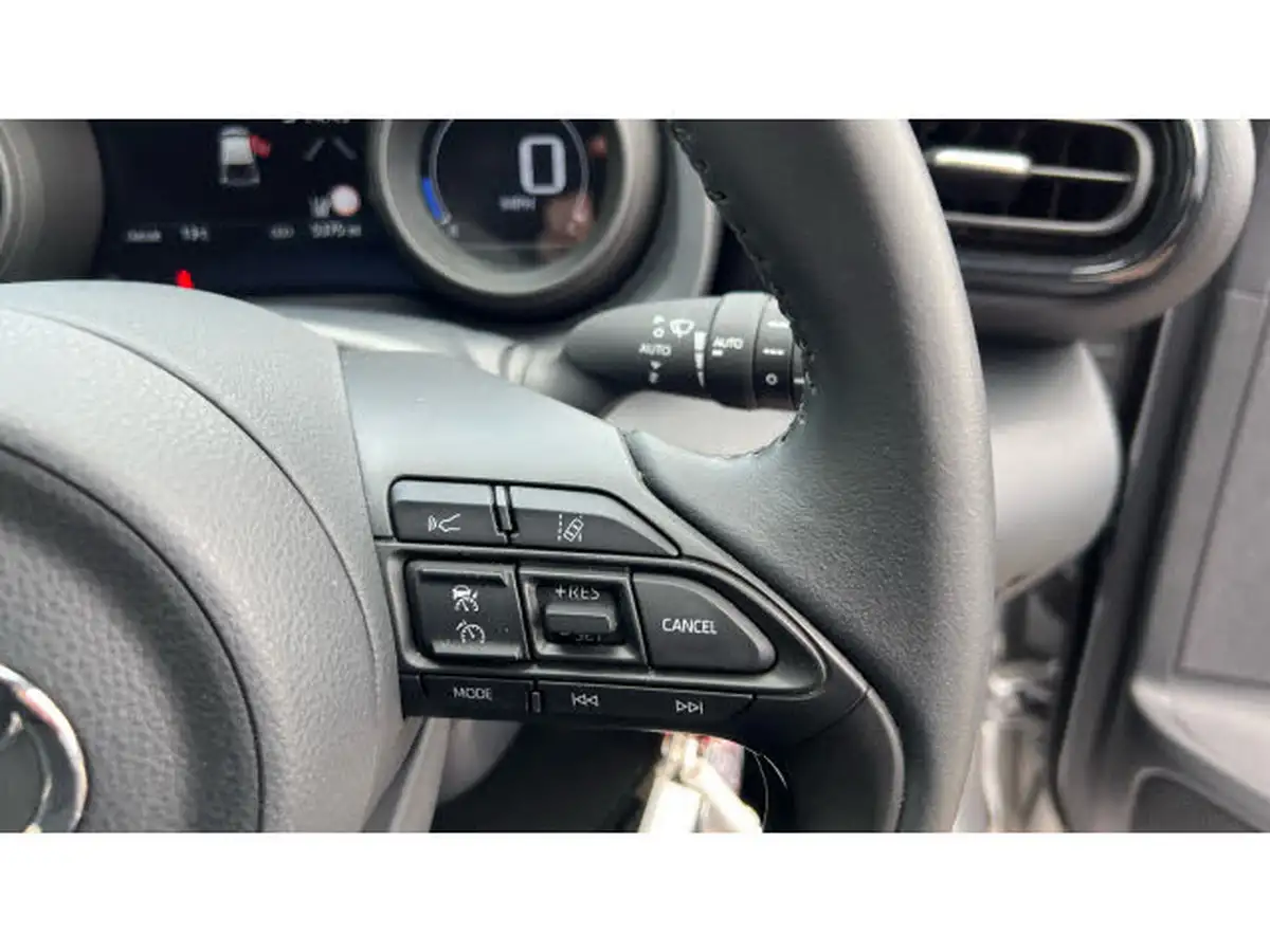 2023-toyota-yaris-15-vvt-i-design-big-28