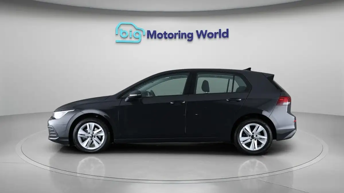 2022-volkswagen-golf-15-tsi-life-150ps-hatchback-big-4