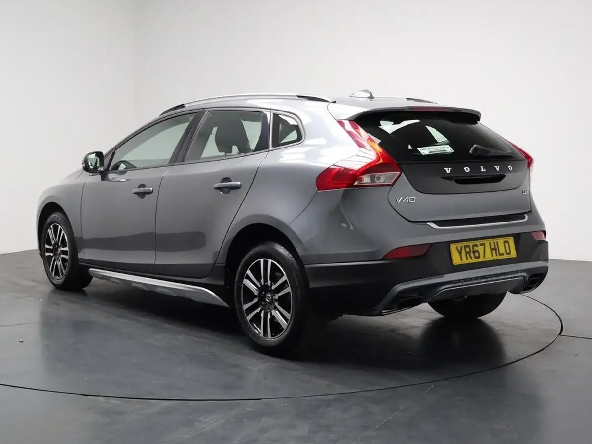 2017-volvo-v40-20td-d2-cross-country-big-8