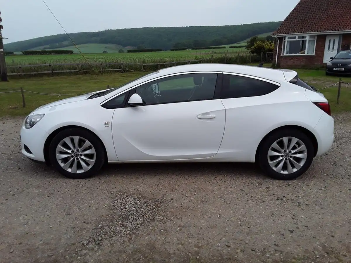 2015-vauxhall-gtc-16cdti-sri-16v-110ps-big-4