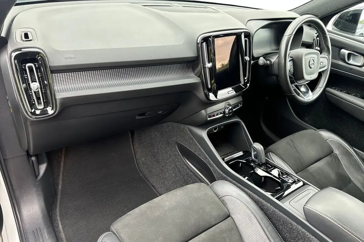 2020-volvo-xc40-20-b4-r-design-awd-big-1