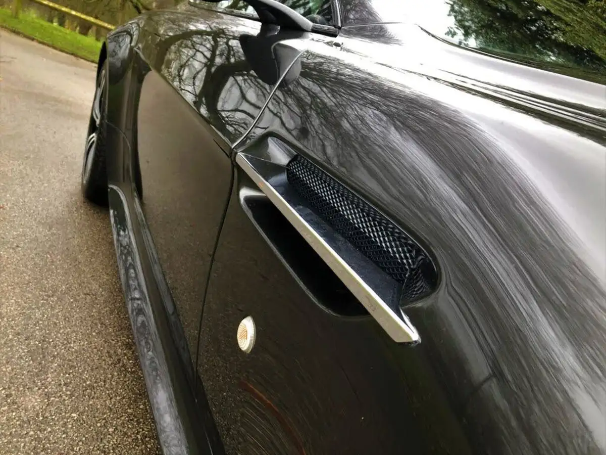 2014-aston-martin-vantage-big-13