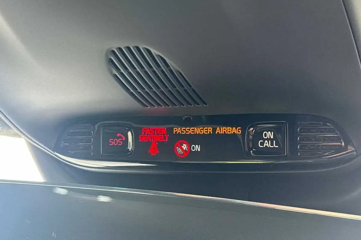 2020-volvo-xc40-20-b4-r-design-awd-big-25