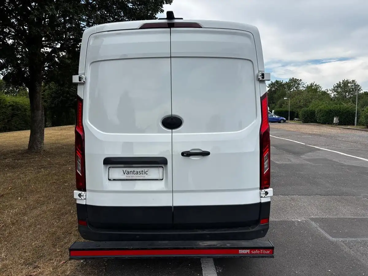 2022-maxus-e-deliver-9-e-lh-515kwh-big-18