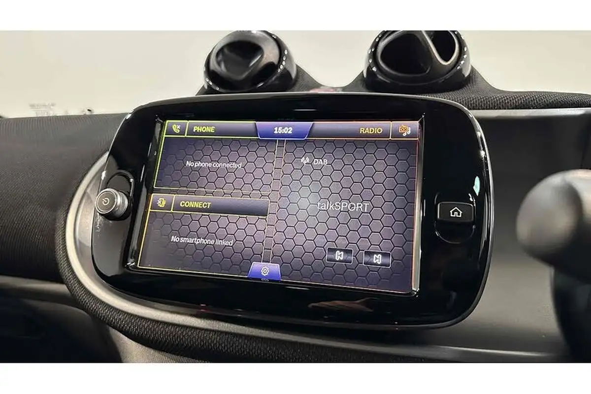 2021-smart-forfour-eq-premium-big-44