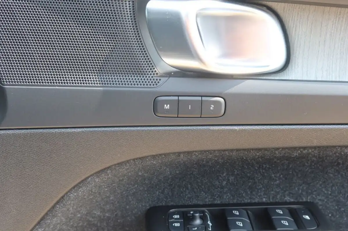 2021-volvo-xc40-15-t3-inscription-161bhp-auto-big-13
