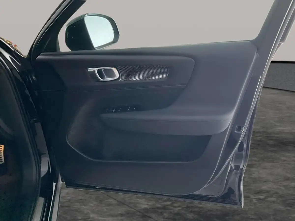 2022-volvo-xc40-15-t3-r-design-auto-big-37