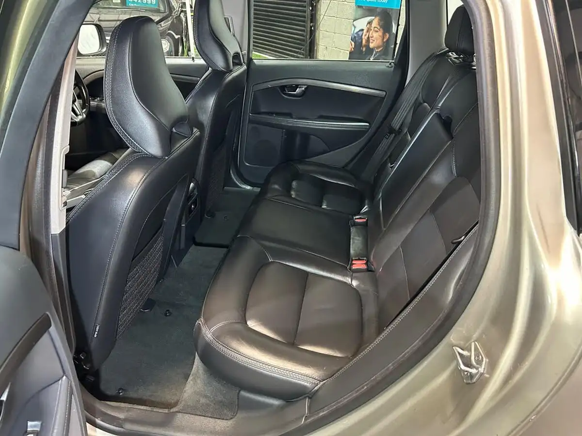 2015-volvo-xc70-24td-d5-se-lux-big-18